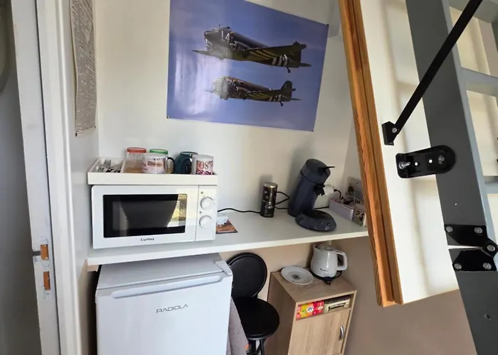 Independante Plein Centre De Mere Eglise Проживание в семье